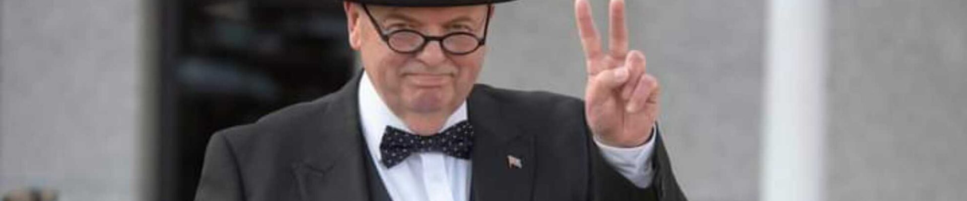 Waving-Churchill-Lookalike Waving-Churchill-Lookalike