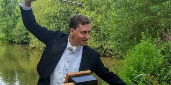 Choir-and-Musician-Conductor-Hire