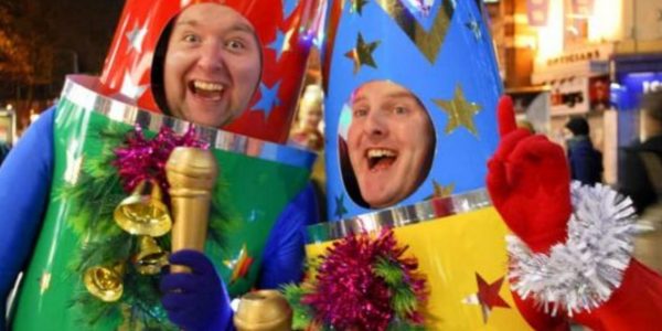 Human-Christmas-Crackers-Carolers