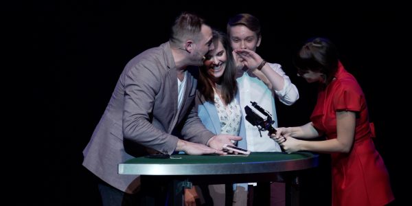 Ipad-magician-hire-Virtual-Events-Audince wow