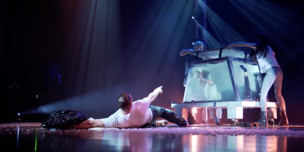 Ipad-magician-hire-Virtual-Events-Nat in tank