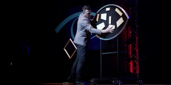 Ipad-magician-hire-Virtual-Events-Steve Jobs