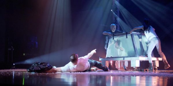 Ipad-magician-hire-Virtual-Events-Water tank 2