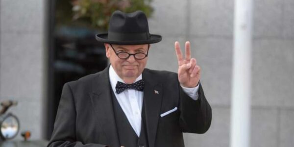 Waving-Churchill-Lookalike