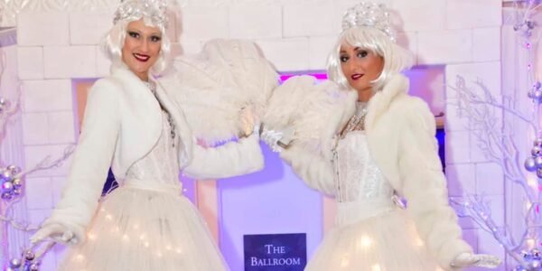 Christmas-Walkabout-Stilt-Performers