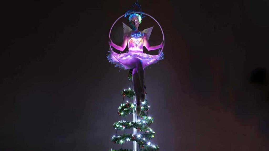 acrobat christmas acts available for hire for xmas and seasonal events across the uk