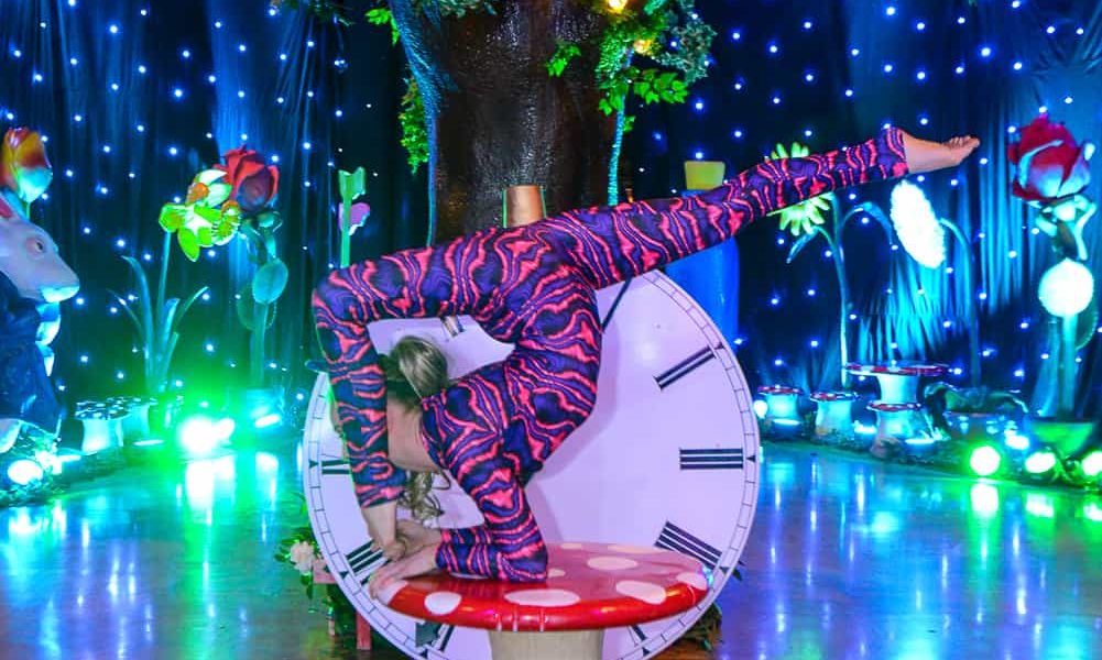 Alice-in -Wonderland-Entertainment