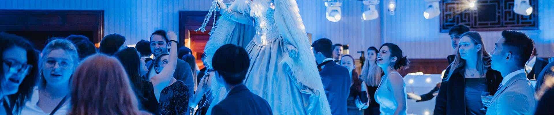 Christmas-Walkabout-Entertainment-For-Hire