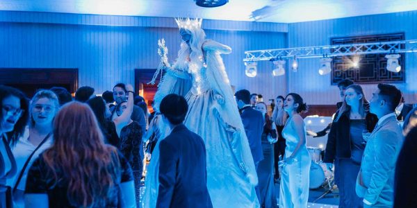Christmas-Walkabout-Entertainment-For-Hire