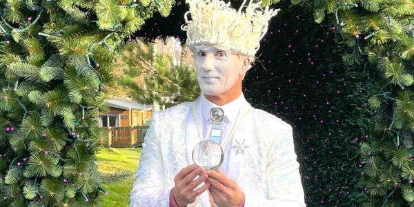 Ice-Contact-Jugglers-Walkabout-Entertainment