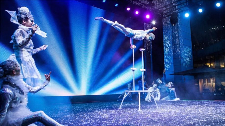 Christmas-Circus-Acts-hire
