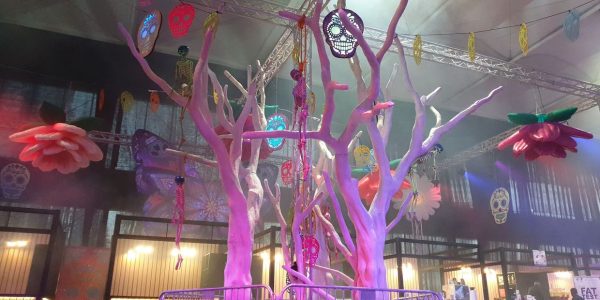 Horror-Fest-Saudi-Arabia-Spooky-Tree-Decoration