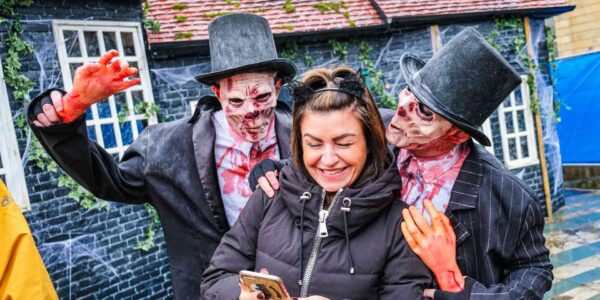 Scare-Actors-With-Guest