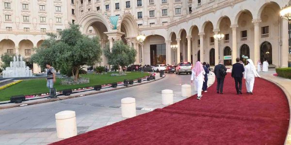 What-To-Wear-As-A-Business-Woman-Visiting-Saudi-Arabia