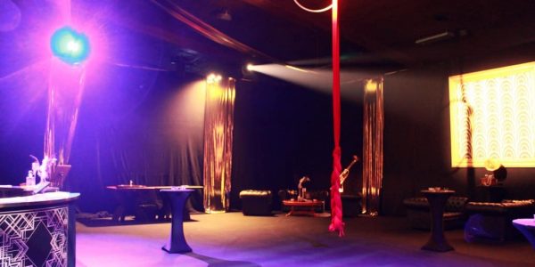 Black-And-Gold-Wall-Draping