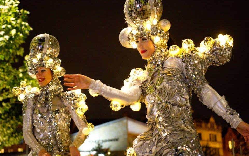 Glitter-Ball-Christmas-Stilt-Walkers-For-Hire