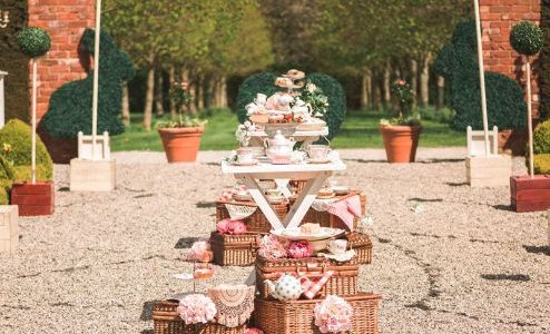 White-Bunting-Decorations-With-White-Outdoor-Furniture