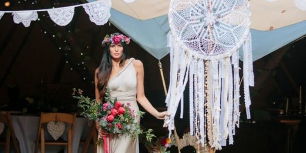 White-Bunting-With-Wedding-Marquee