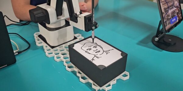 Design an innovative exhibition stand attraction with these AI robot sketchers!