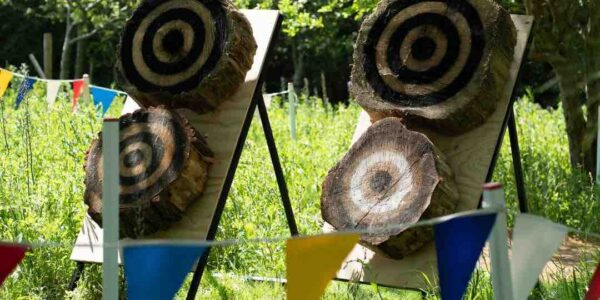 Axe-Throwing-Corporate-Fun-Day-Outdoor-Activity