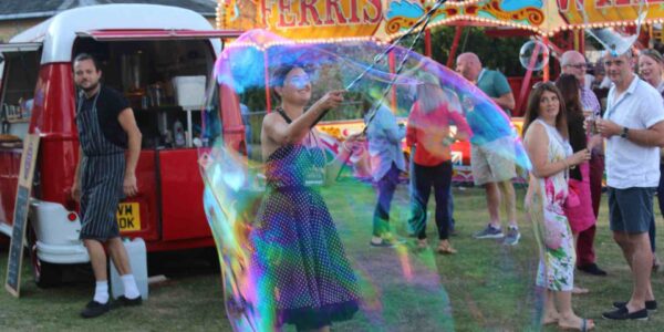 Bubble-Performer-At-Company-Family-Fun-Day