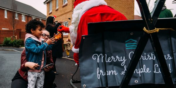 Christmas-Sleigh-And-Santa-Meet-And-Greet