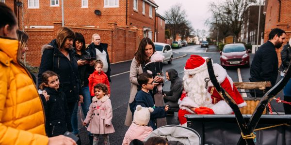 Family-Outdoor-Christmas-Event