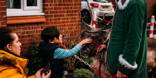 Family-Outdoor-Christmas-Event-Simple-Life-Elf