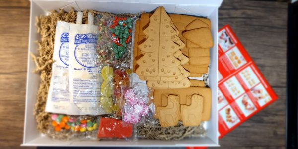 Gingerbread-House-Decorating-Kit