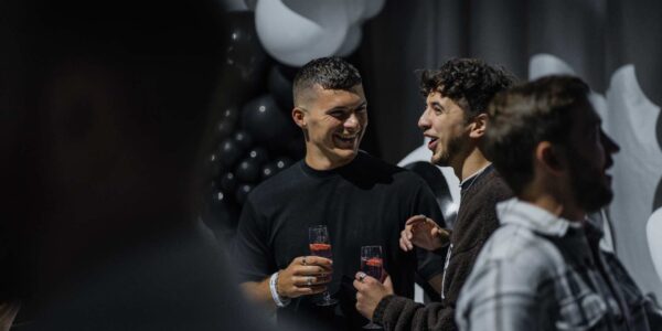 Guests-Enjoying-Drinks-At-Sidemen-Event