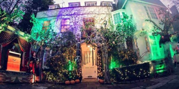 Halloween-House-Dressing-Projection-Lighting