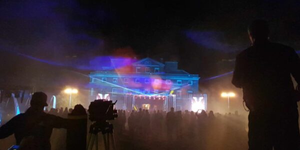 Netflix-Special-Turn-Up-Charlie-Stage-Lighting-AV