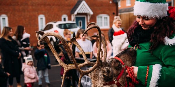 Outdoor-Christmas-Event-Simple-Life-Christmas-Elves