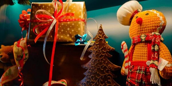 Props-From-Santas-Toy-Workshop-Set-Design