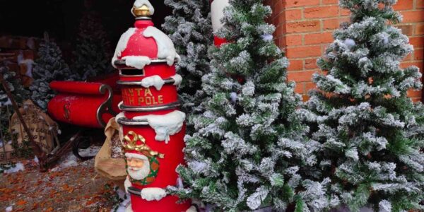 Santa-Sleigh-And-Grotto-Outdoor-Set-Design