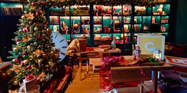 Santas-Toy-Store-Set-Design