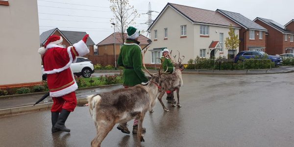Sants-elfs-and-reindeer-socially-distanced-meet-and-greet
