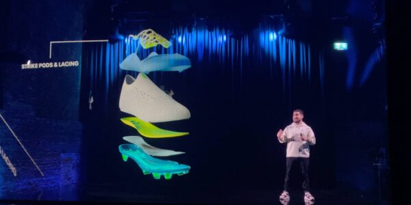 Showcase-Of-Product-Trainer-Hologram-For-Under-Armour-Event