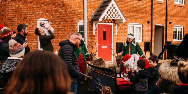 Simple-Life-Outdoor-Christmas-Event-Meet-And-Greet