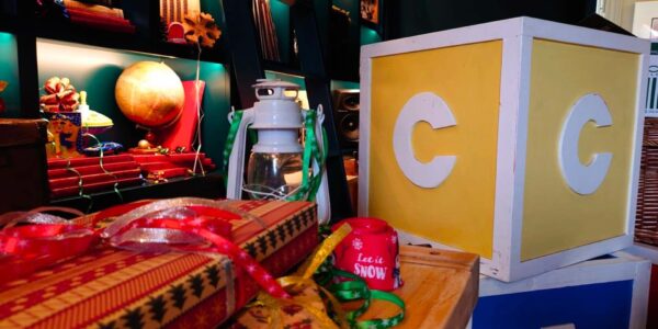 Toy-Workshop-Bench-And-Props