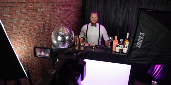Virtual-Christmas-Cocktail-Party-Experience-Mixologist