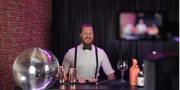 Virtual-Christmas-Cocktail-Party-cocktail-Making-Experience