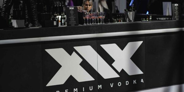 XIX-Product-Stand-And-Bar