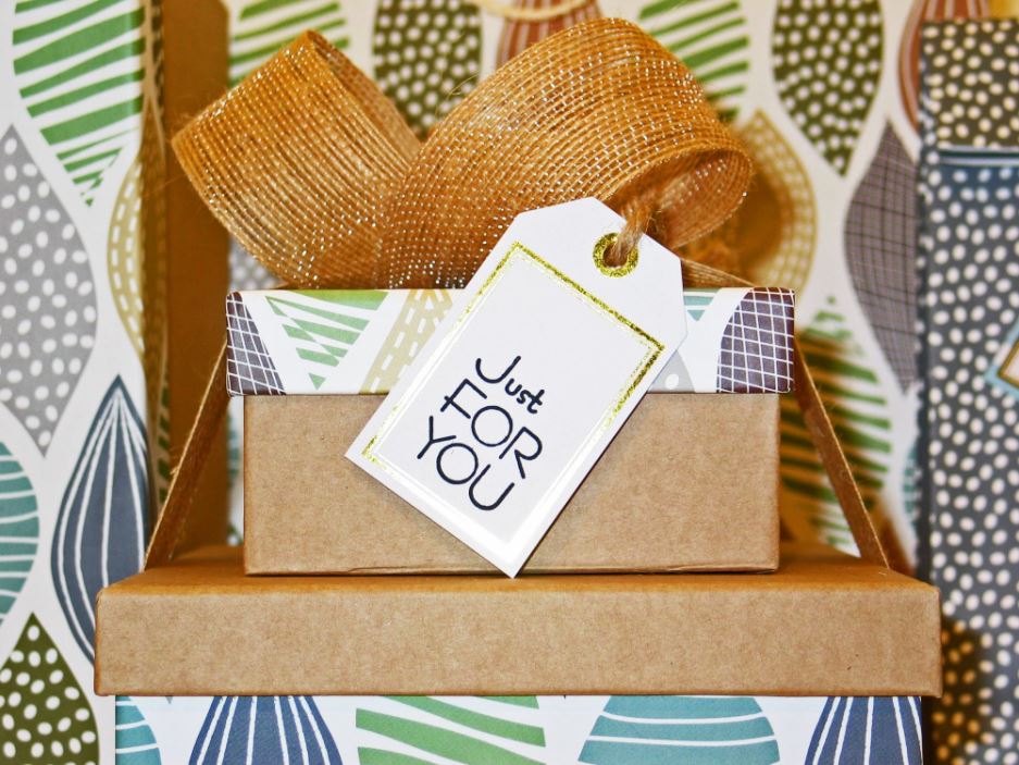 Collection of wrapped Christmas Gift Boxes. We can send out bespoke Christmas Gift Boxes and packages to the guests of your Virtual Christmas Event or Experience.