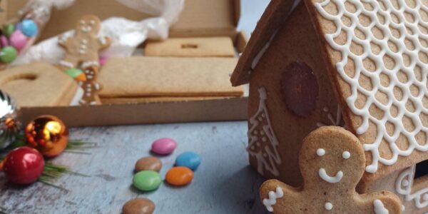 Gingerbread-Decorating-Kit