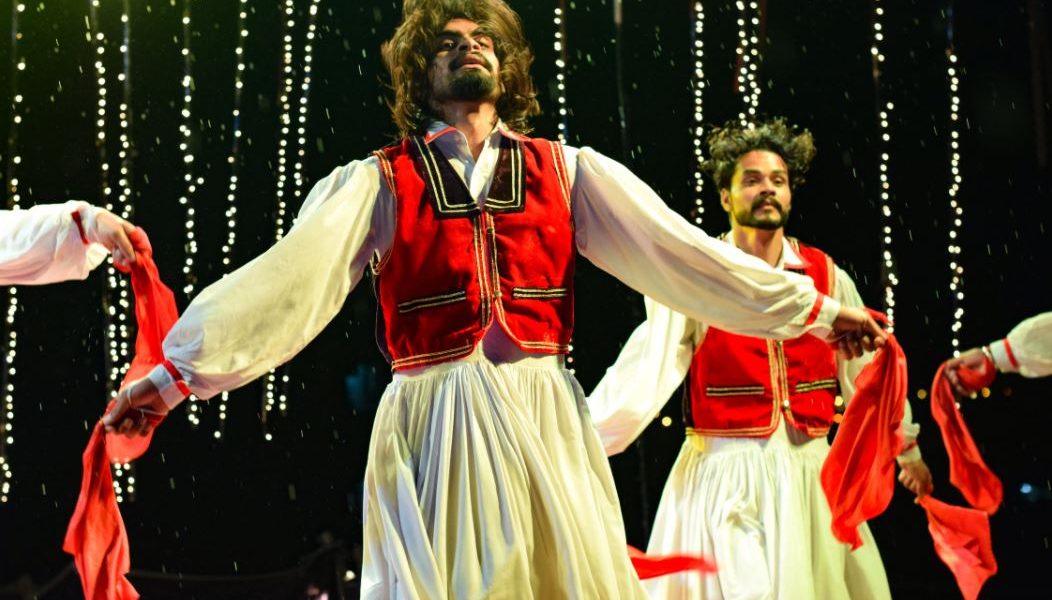 Virtual-entertainers-performing-in-online-pantomime