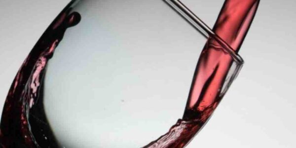 Wine-Tasting-Experience-Wine-Pouring