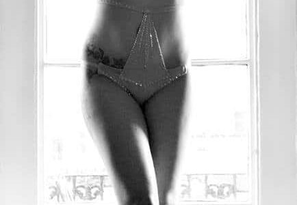 Burlesque-Performer-In-Costume