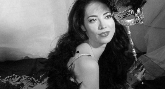 Italian-Burlesque-Performer