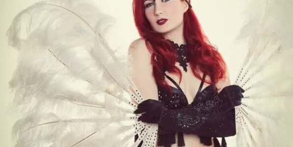Martini-Glass-Burlesque-Performer